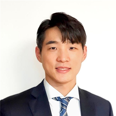Headshot of Dr. Andrew Hong.